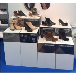Демо-куб для демонстрации обуви компании Lider Shoes Distribution. Г. Москва, ул. Коровий Вал, д. 1АС1