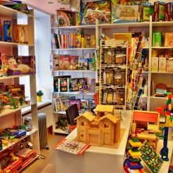 Магазин детских игрушек, развивающих игр и канцтоваров