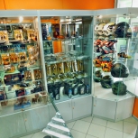 Фото №3 для проекта Торговые витрины, прилавки и системы с одеждой для магазина МОТОАКСЕССУАРОВ