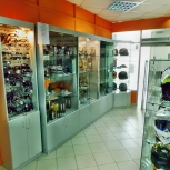 Фото №4 для проекта Торговые витрины, прилавки и системы с одеждой для магазина МОТОАКСЕССУАРОВ
