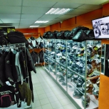 Фото №60 для проекта Торговые витрины, прилавки и системы с одеждой для магазина МОТОАКСЕССУАРОВ