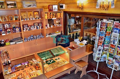 Церковная лавка. Церковь Троицы Живоначальной, что в Листах