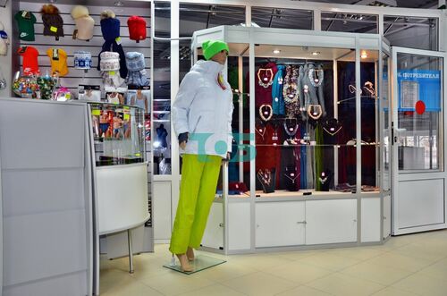 Магазин спортивной одежды. Поселок Новозавидовский, ул. Октябрьская д.4