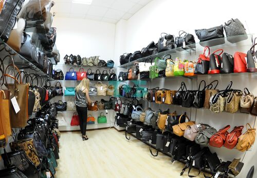 Оборудование для магазина женских сумок