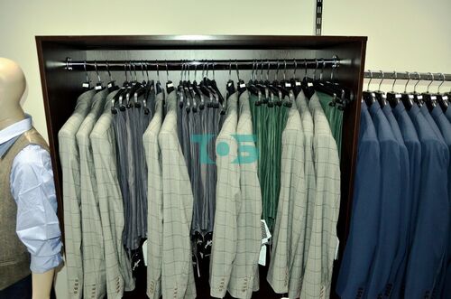 Торговое оборудование для магазина по продаже мужских костюмов