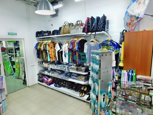 Стойки, вешала, хромированные стенды и примерочные для магазина одежды для всей семьи