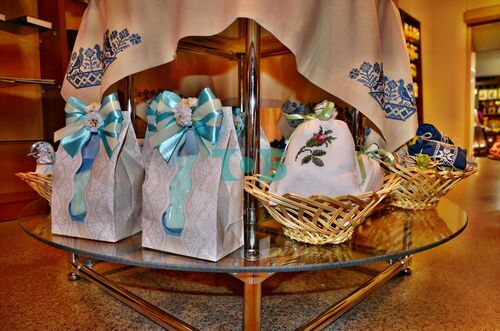 Торговые стеллажи, островные системы и ресепшены для церковной лавки Храма