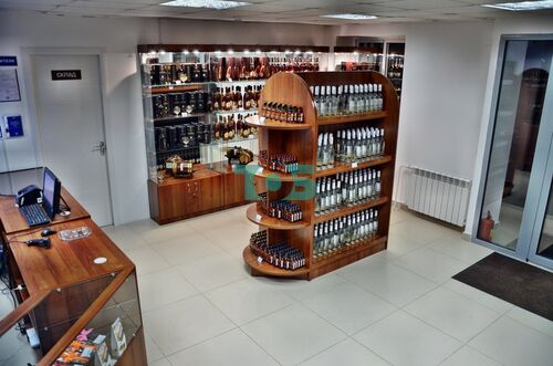 Торговая мебель, острова, прилавки и стеллажи для магазина элитных коньяков