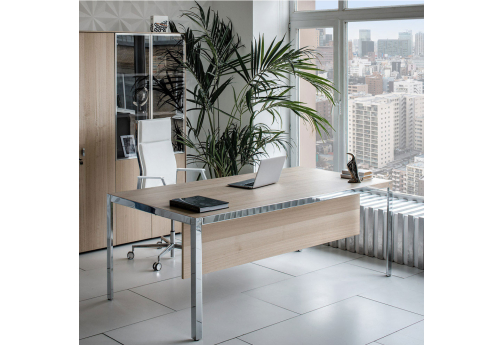 Стол письменный с передней панелью Диорус, цвет эвкалипт светлый + хром