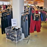 Фото №14 для проекта Вешала, стеллажи, корзины, островные системы для магазина женской одежды